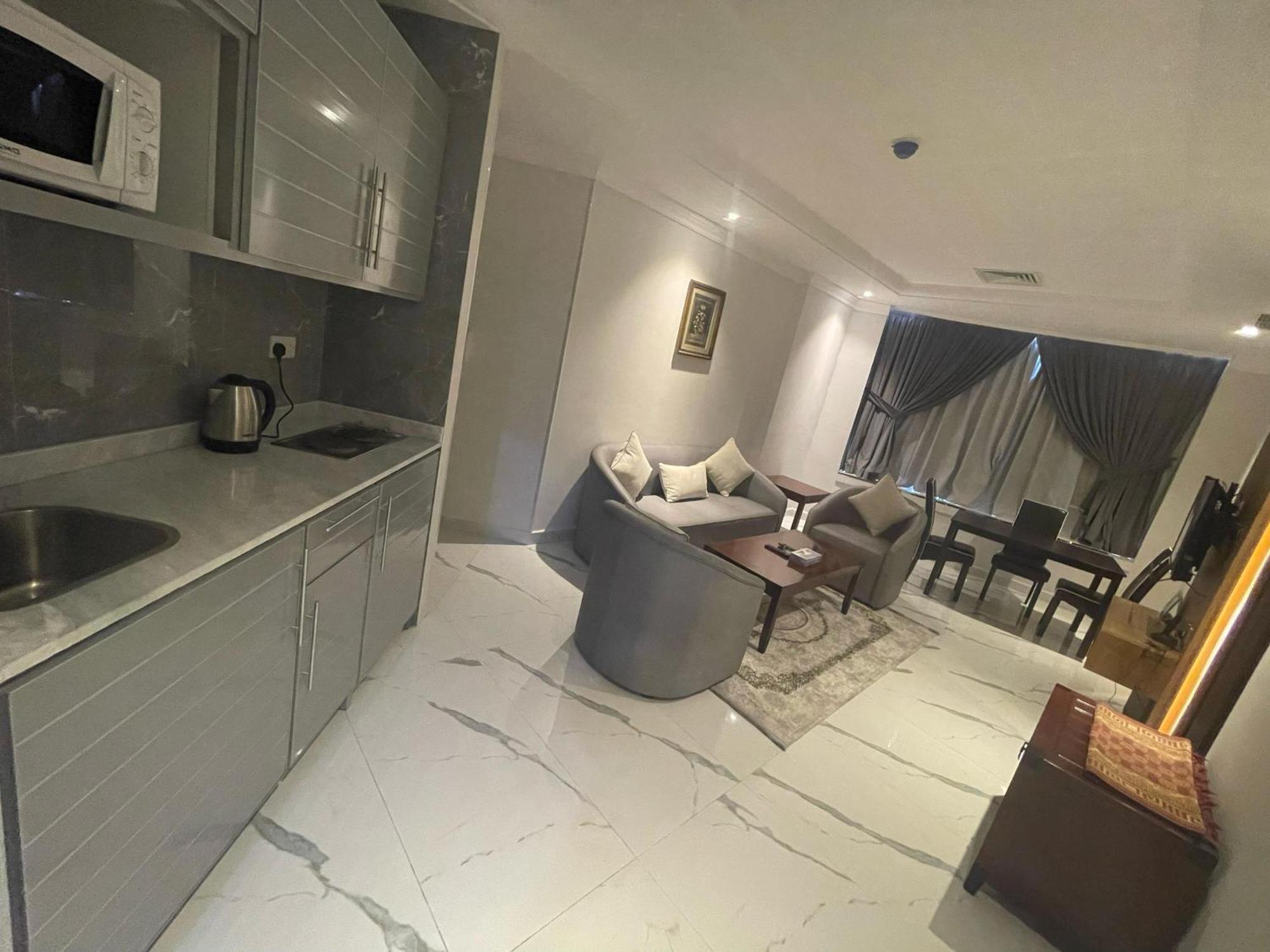 Continental Suite Farwaniya Кувейт Экстерьер фото