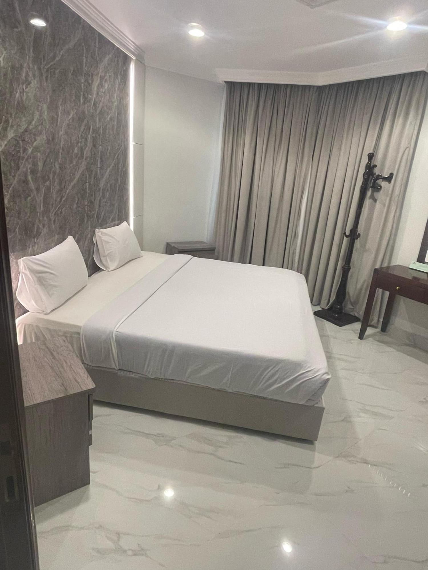 Continental Suite Farwaniya Кувейт Экстерьер фото