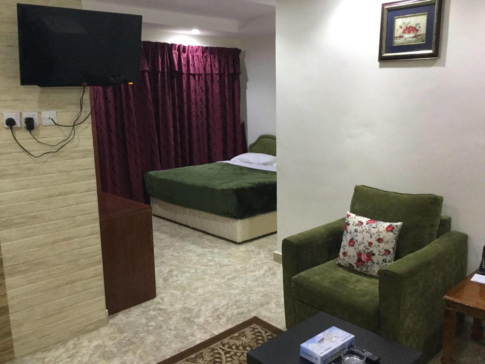 Continental Suite Farwaniya Кувейт Экстерьер фото