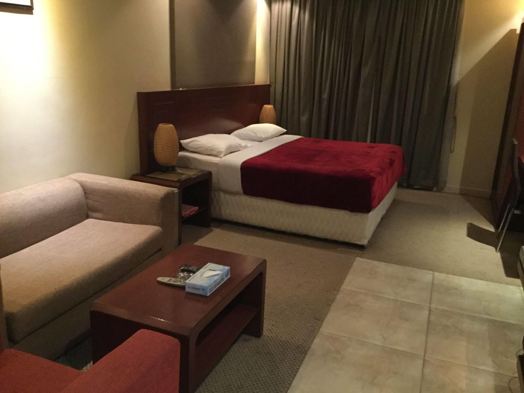 Continental Suite Farwaniya Кувейт Экстерьер фото